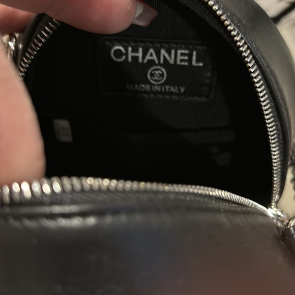 Authentic Chanel crossbody - Picture 4 of 10